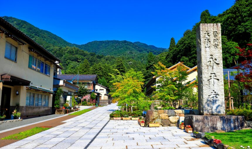 一人でこそ泊まりたい──福井・永平寺と九頭竜川、座禅と渓谷の2泊3日