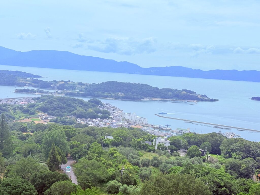 大阪から牛窓・岡山へ。海を見渡すカフェと、おいしい寄り道の一日